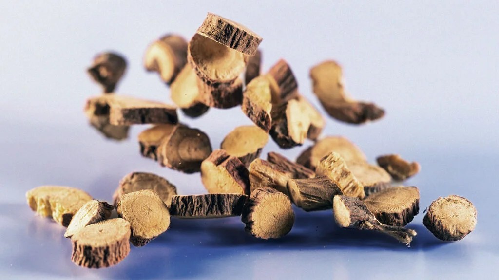 Understanding Raw Licorice Root Benefits and Uses: Why is this herb so popular? (Key facts you should know)