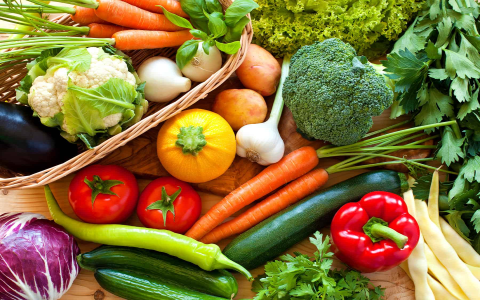 What are the Effects and Functions of Raw Rhubarb? Learn these surprising health benefits easily!
